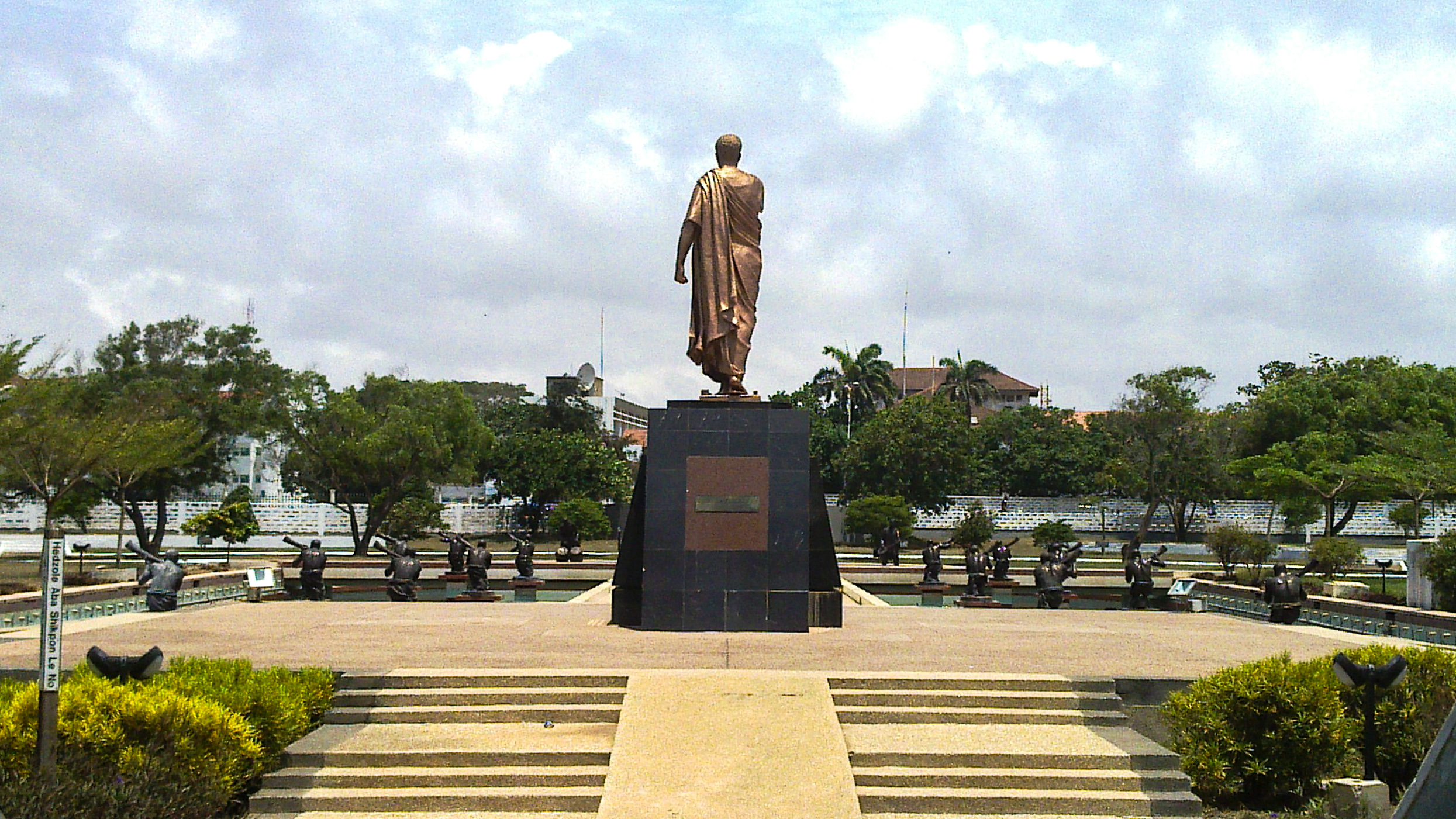 A statue of Kwame Nkrumah in Accra, Ghana. Credit: freewheely.com